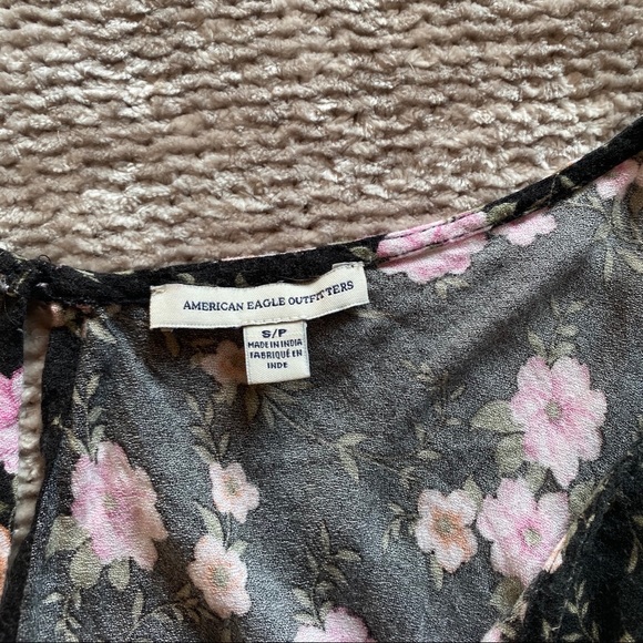 American Eagle Flowery Tank Top Slit Back - Picture 4 of 4